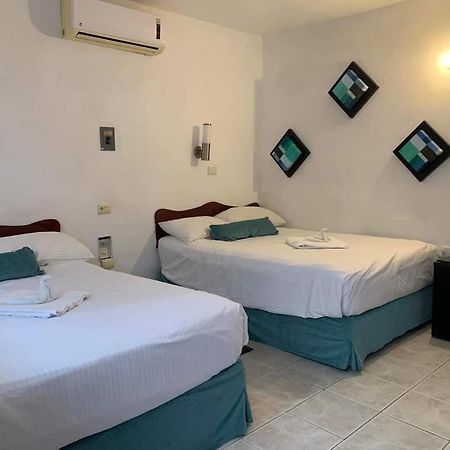 Hotel Hermanos Aguilar كوزوميل المظهر الخارجي الصورة